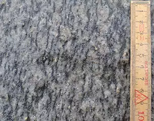 Den Svenske Sten består af granitisk gnejs
